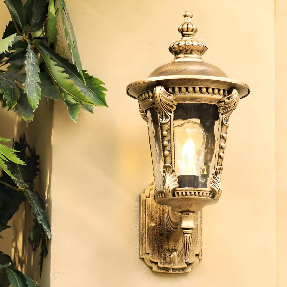 Vintage Design Glass Outdoor Wall Light