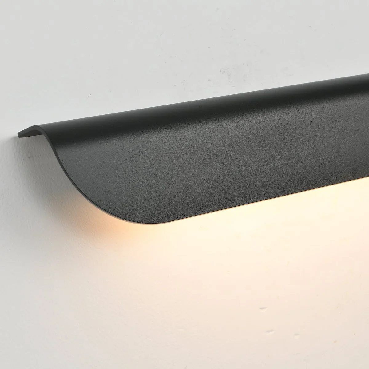 Minimalist Arc LED Waterproof Outdoor Wall Lamp for Gate, Garden & Patio